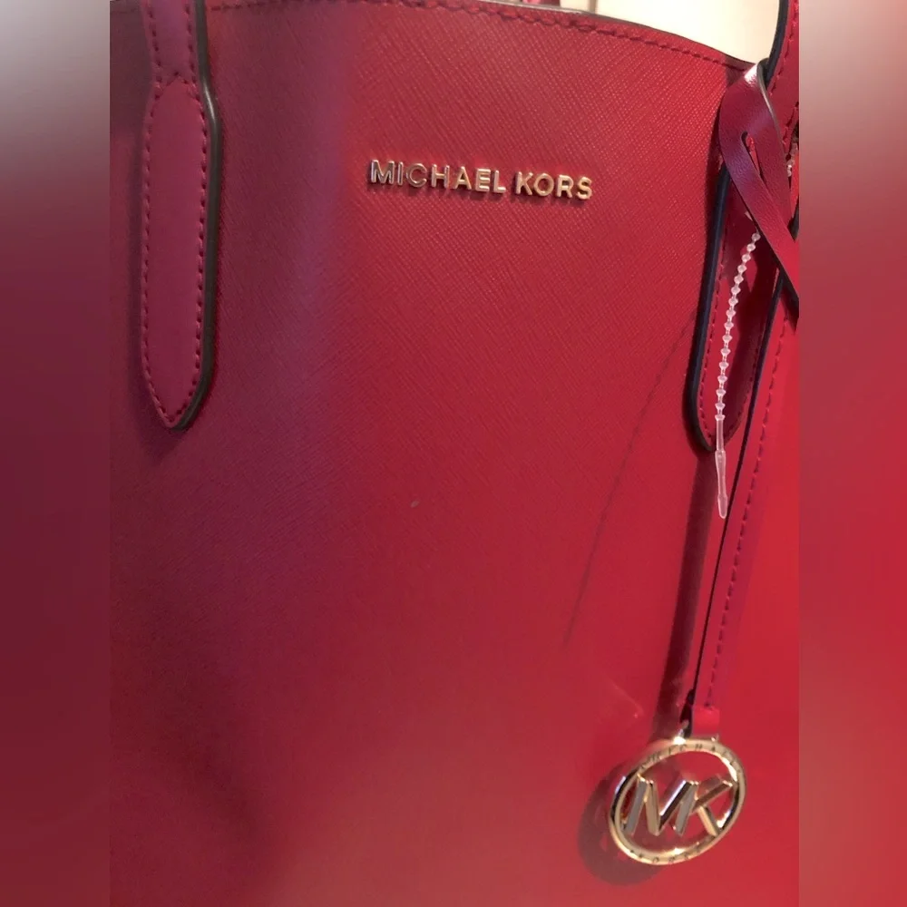 Michael Kors Saffiano leather tote and wallet. - Picture 2 of 14